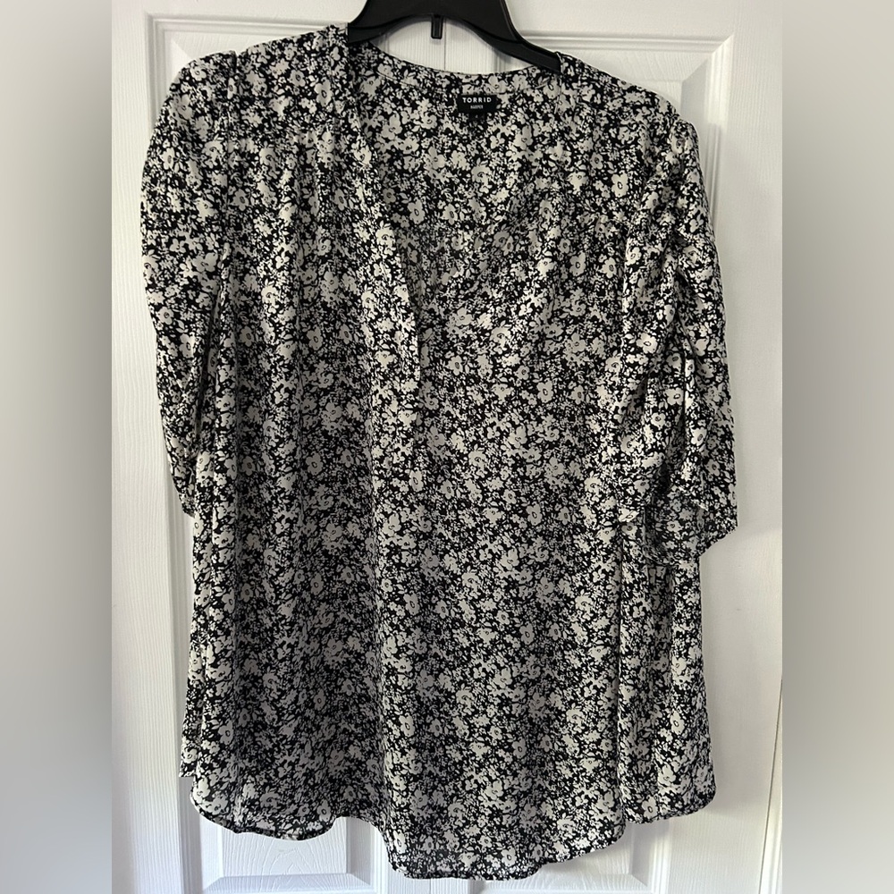 Torrid Black 3/4 Sleeve Notched Collar Blouse